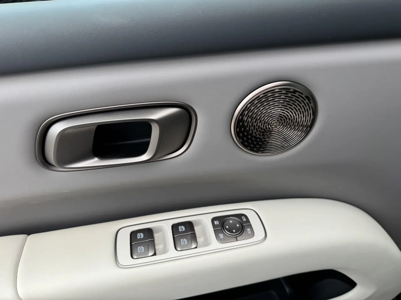 Li 2025 i6 four-wheel drive basic automatic transmission 6