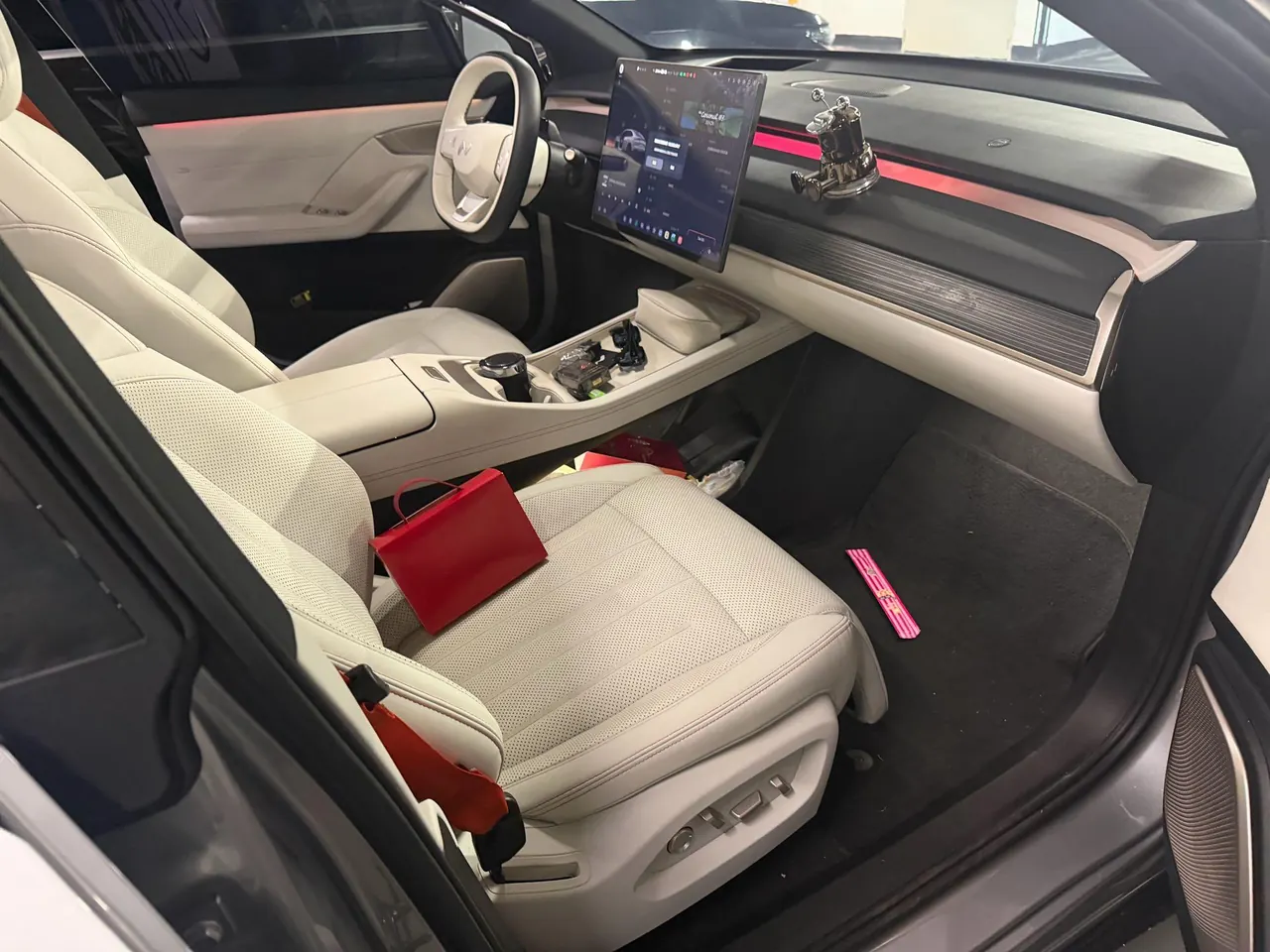 ONVO 2024 L60 60kwh rear drive version automatic gear 6