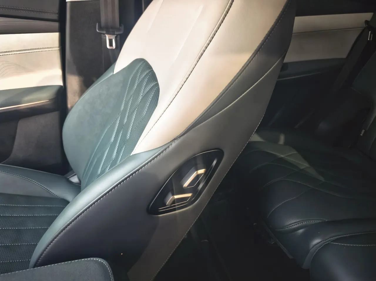 Jetour 2023 ShanHai L9 1.5TD Max7 automatic gear 7