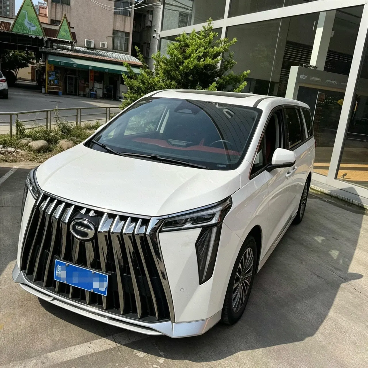 Open image lightbox: Trumpchi 2025 M8 Dual-Motor 2.0T Grandmaster Series Super Hybrid Automatic Transmission
