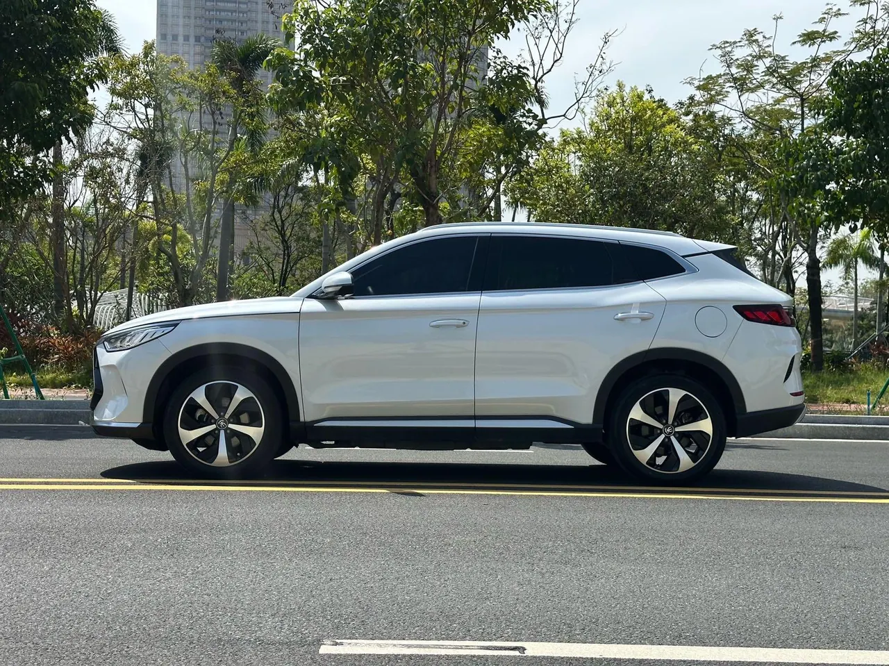 BYD Song PLUS New Energy 2022 Song PLUS DM-i 1.5 Stepless 110KM Flagship PLUS 5G Edition Automatic Gear 3
