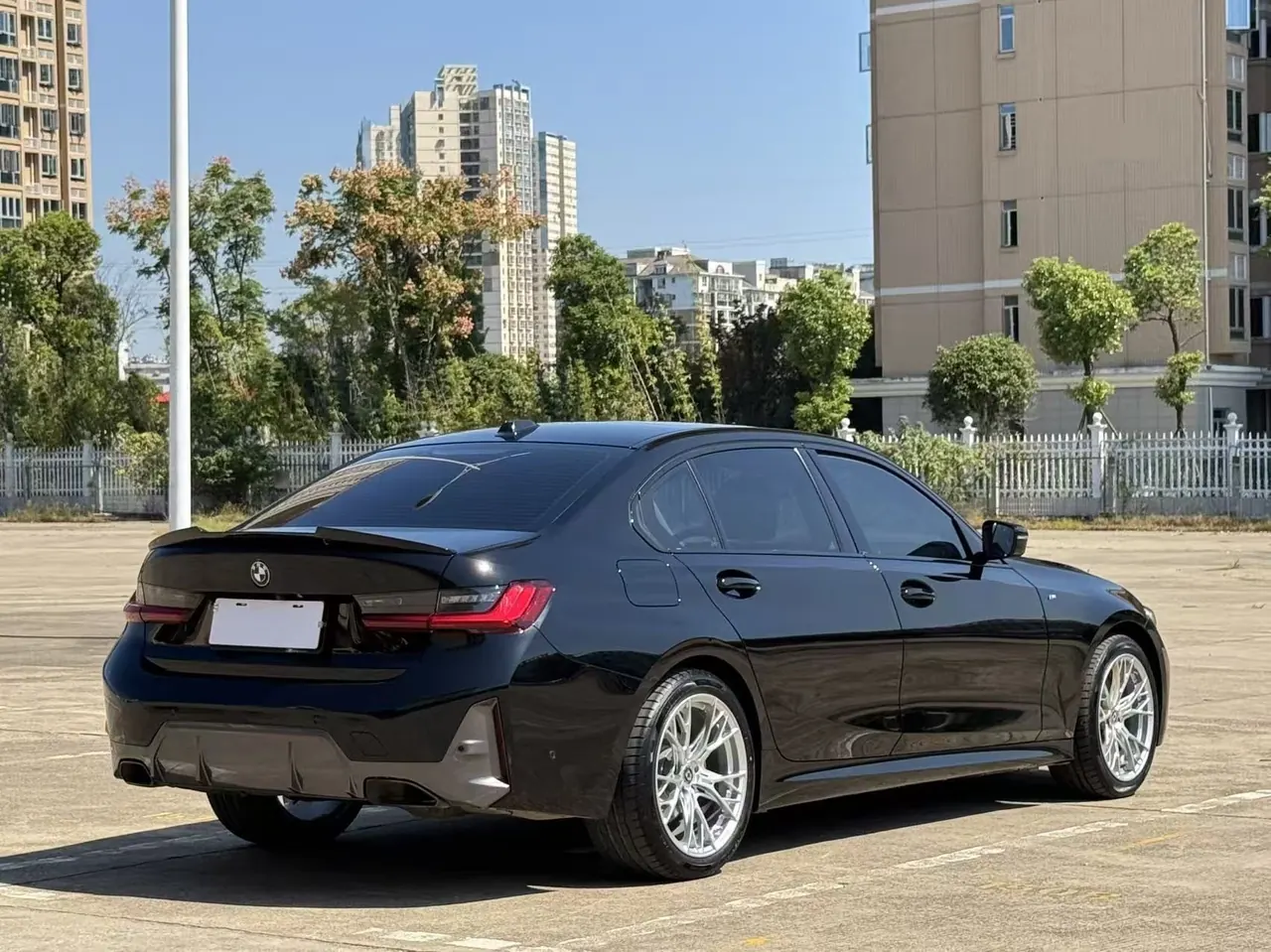 BMW 3 Series 2023 325Li 2.0T M Sports Obsidian Night Suit Automatic Gear 7