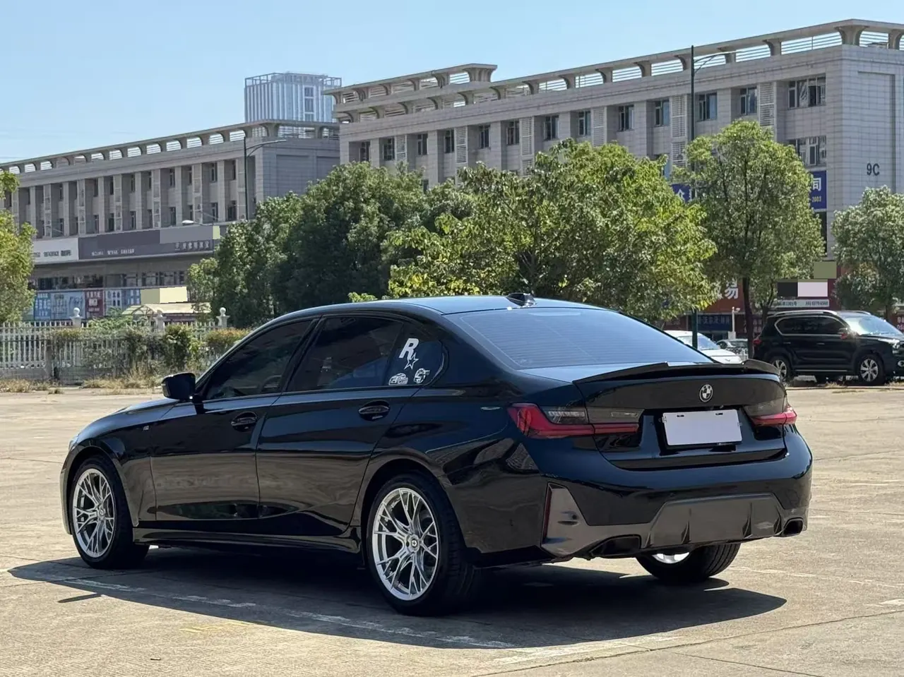 BMW 3 Series 2023 325Li 2.0T M Sports Obsidian Night Suit Automatic Gear 9