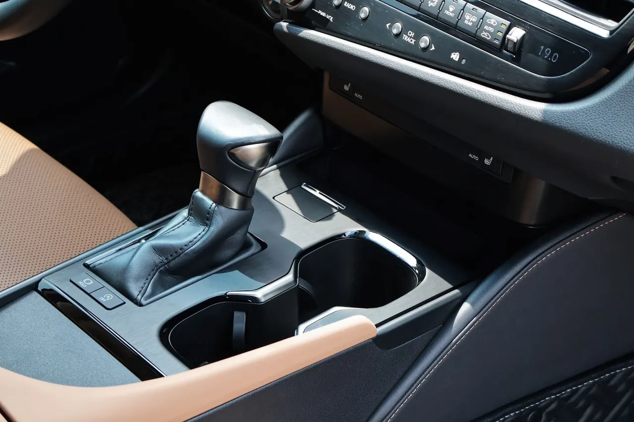 Lexus ES (Imported) 2022 ES200 2.0 Stepless Premium Edition Automatic Gear 12