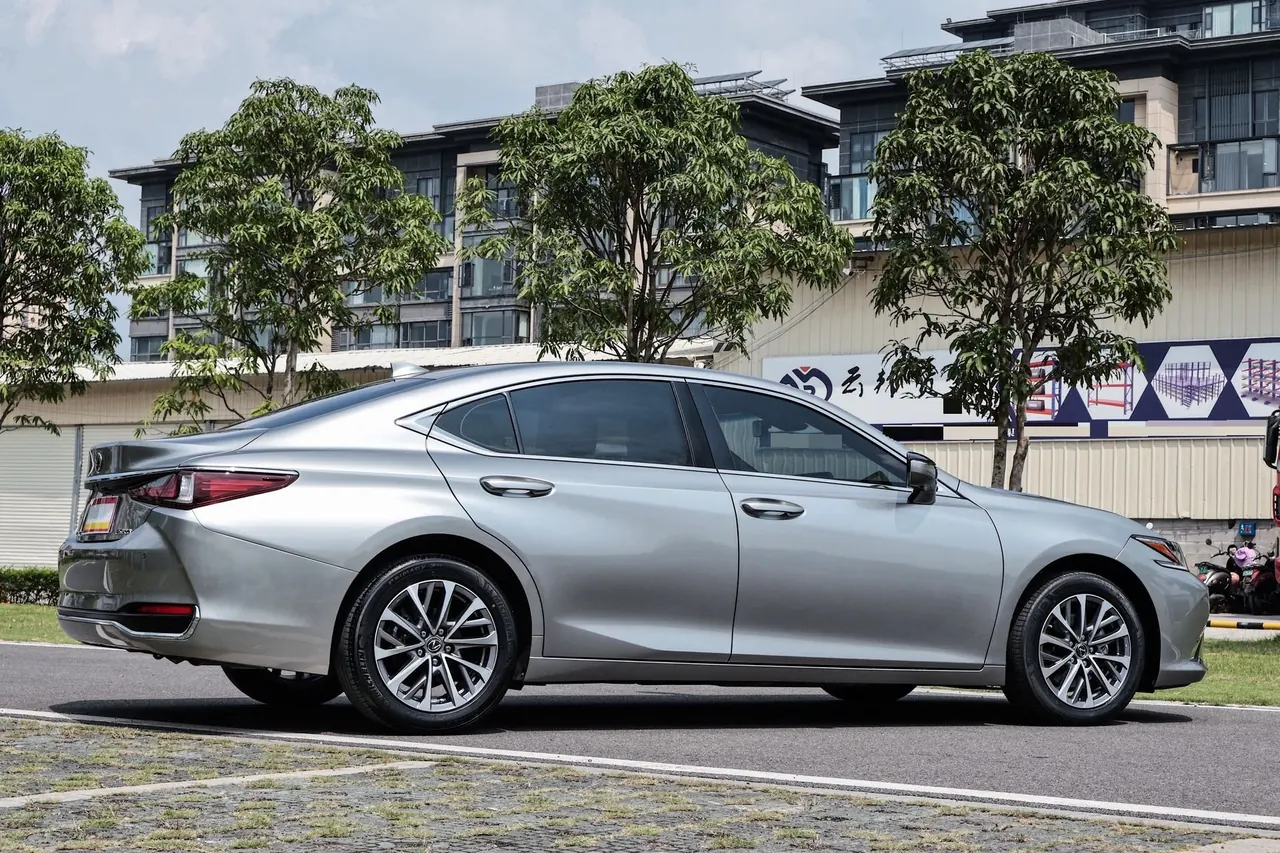 Lexus ES (Imported) 2022 ES200 2.0 Stepless Premium Edition Automatic Gear 4
