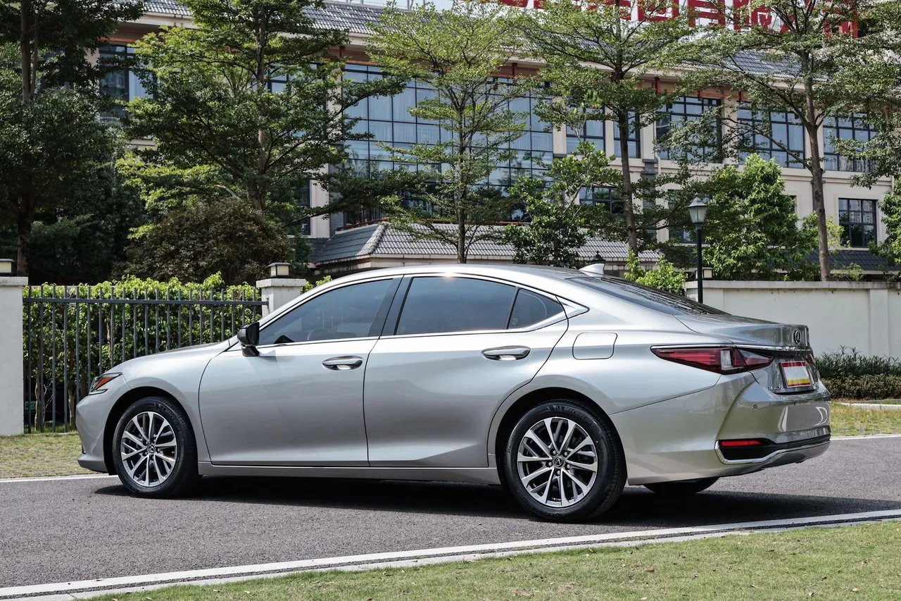 Lexus ES (Imported) 2022 ES200 2.0 Stepless Premium Edition Automatic Gear 6