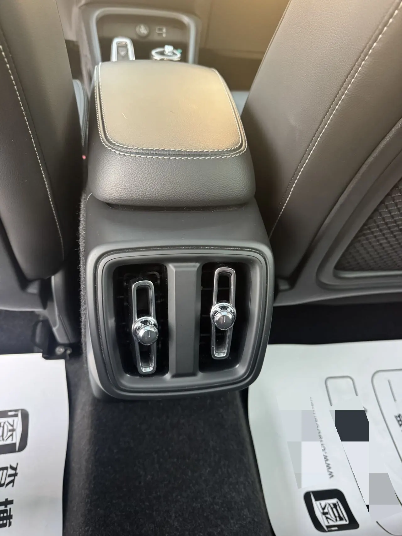 Volvo 2021 XC40 2.0T T4 4-wheel drive Zhiyuan Deluxe Edition Automatic Gear 4