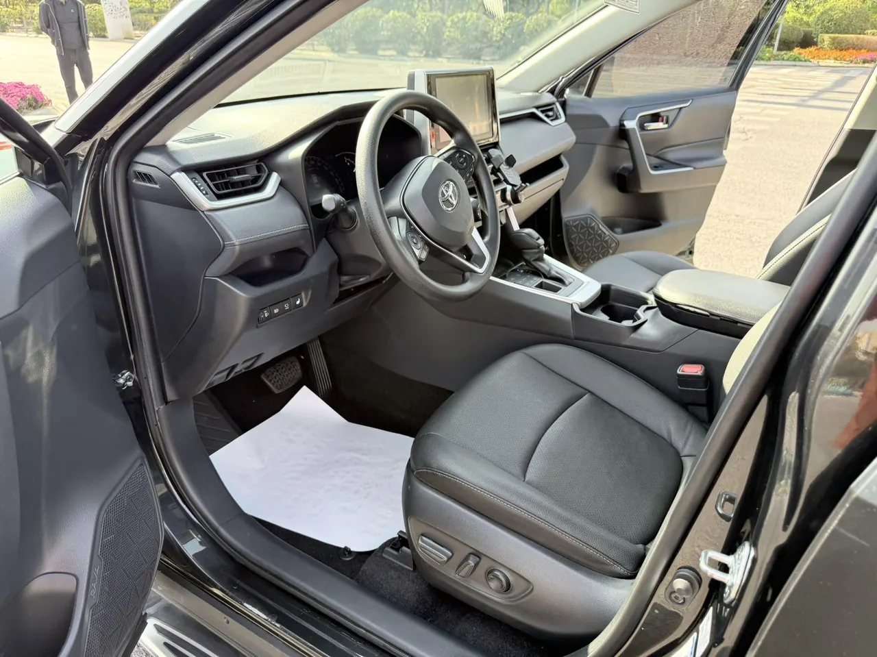 Toyota 2020 RAV4 Rongfeng 2.0 Stepless Four-wheel Drive Fashion Edition Automatic Gear 10