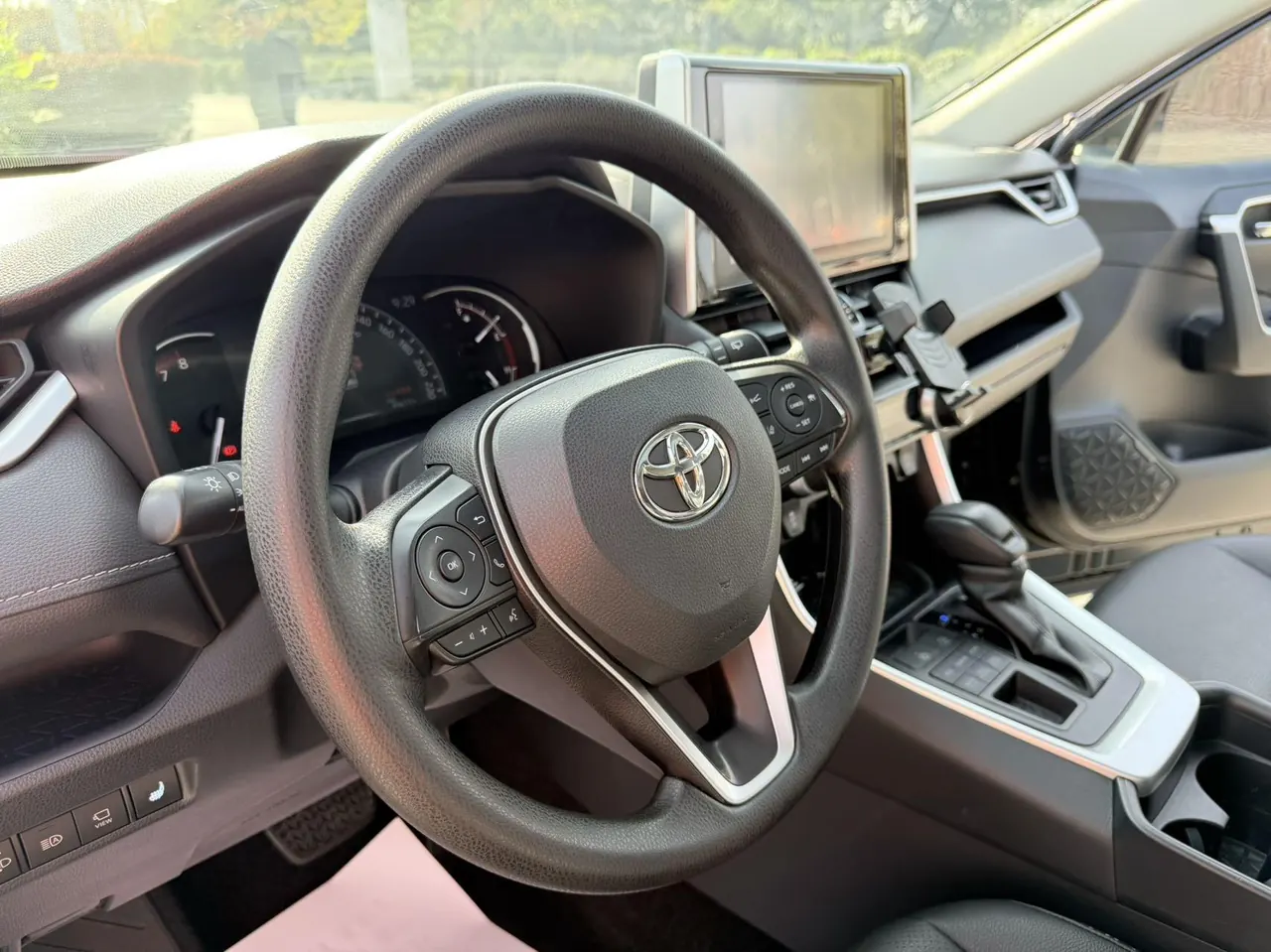 Toyota 2020 RAV4 Rongfeng 2.0 Stepless Four-wheel Drive Fashion Edition Automatic Gear 8