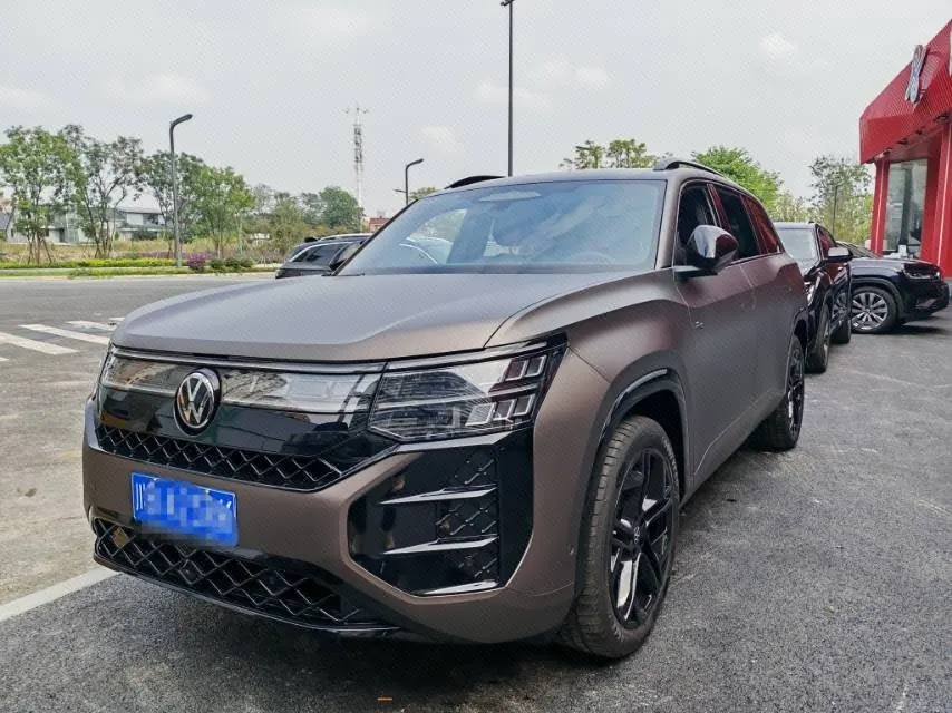 打开图片灯箱:Volkswagen 2025 Teramont Pro 2.0TSI 450TSI Four-Wheel-Drive Summit Edition Automatic