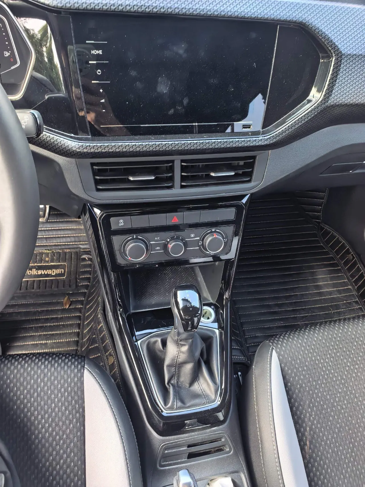 Volkswagen 2020 Shadow 1.5 R-Line Automatic Transmission 5