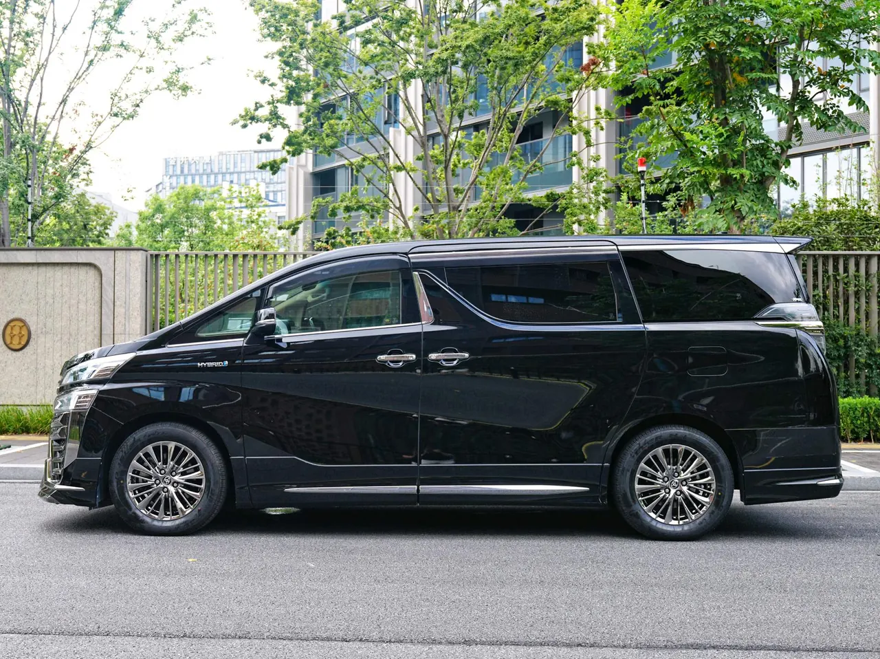 Toyota Wilfa (Imported) 2020 Wilfa 2.5 Stepless HV Distinguished Edition Automatic Gear 2