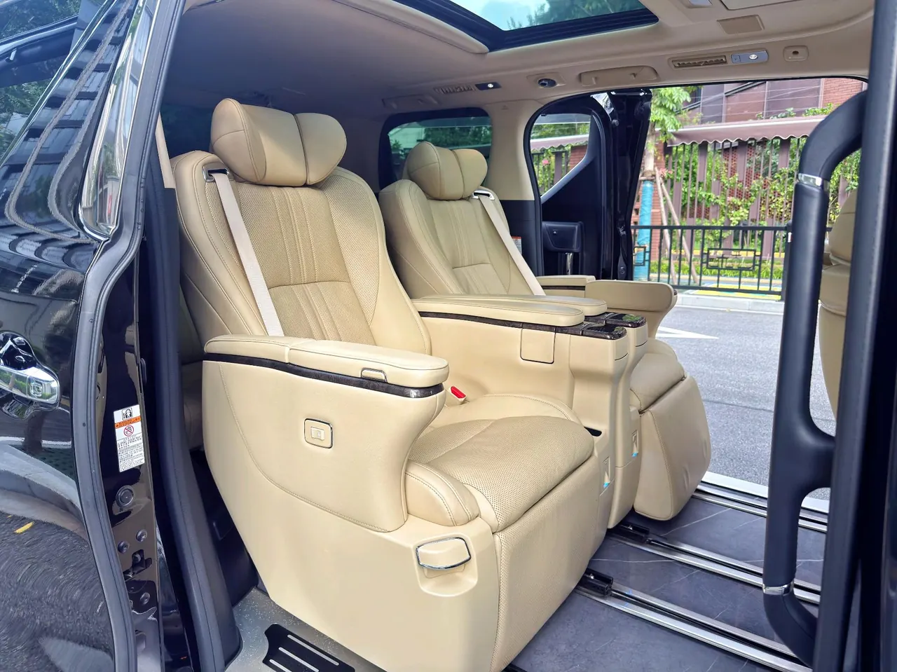 Toyota Wilfa (Imported) 2020 Wilfa 2.5 Stepless HV Distinguished Edition Automatic Gear 8