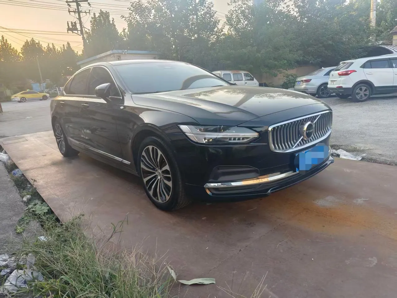 Volvo 2024 S90 48V 2.0T B5 Zhiyi Deluxe Edition Automatic Gear 3