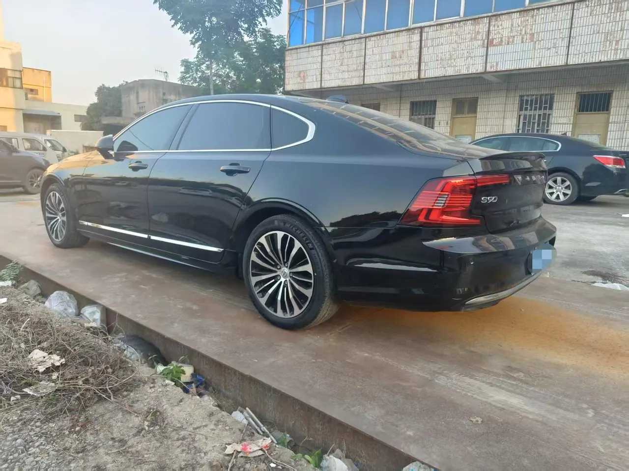 Volvo 2024 S90 48V 2.0T B5 Zhiyi Deluxe Edition Automatic Gear 4