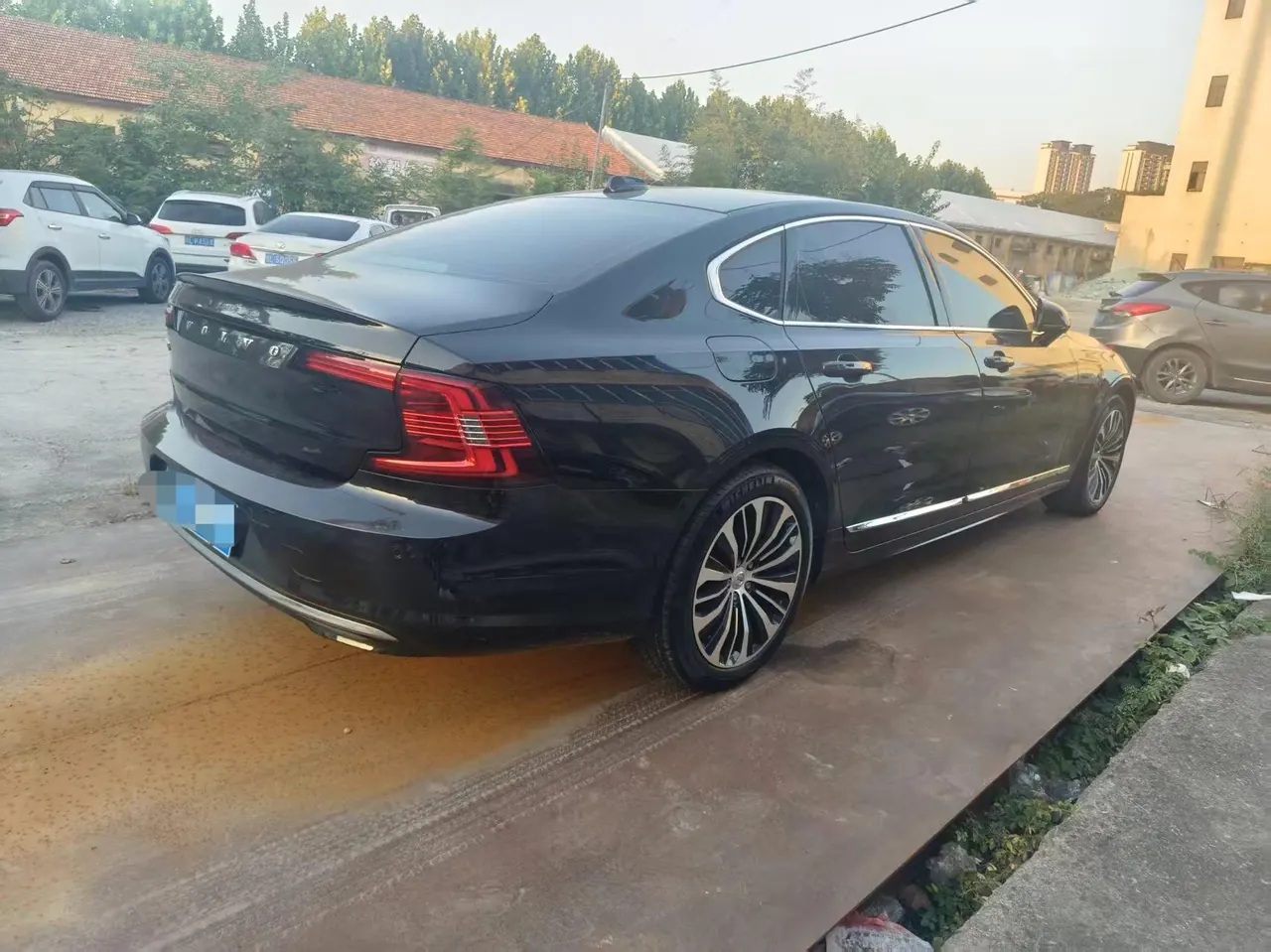 Volvo 2024 S90 48V 2.0T B5 Zhiyi Deluxe Edition Automatic Gear 6