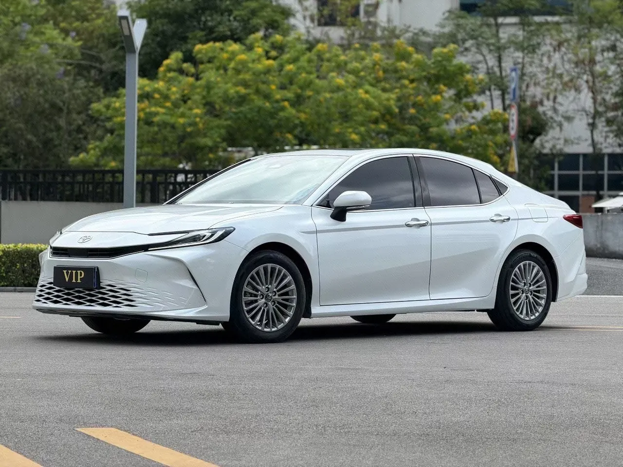 打开图片灯箱:Toyota 2024 Camry 2.0GVP Stepless Deluxe Edition Automatic Transmission
