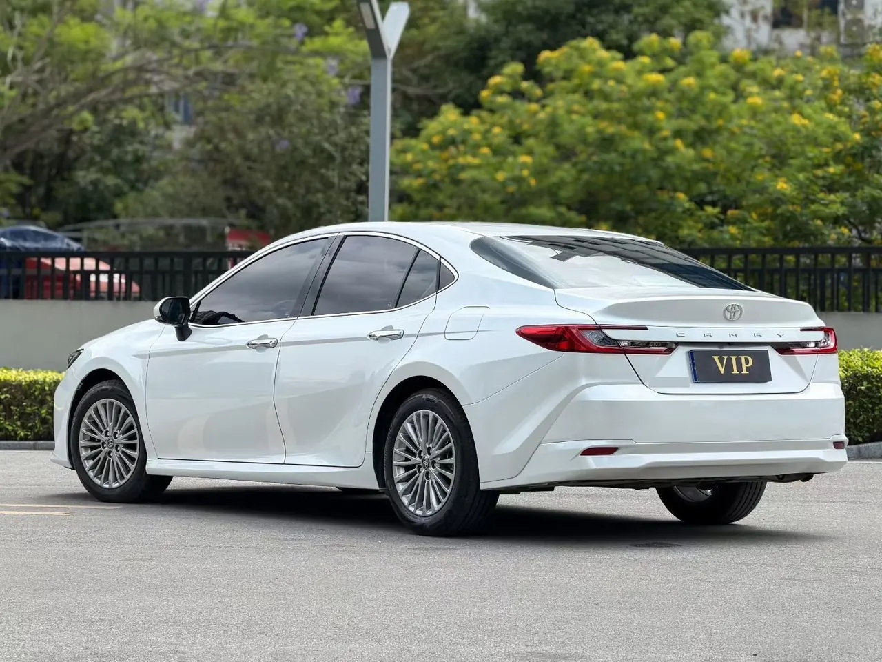 Toyota 2024 Camry 2.0GVP Stepless Deluxe Edition Automatic Transmission 3