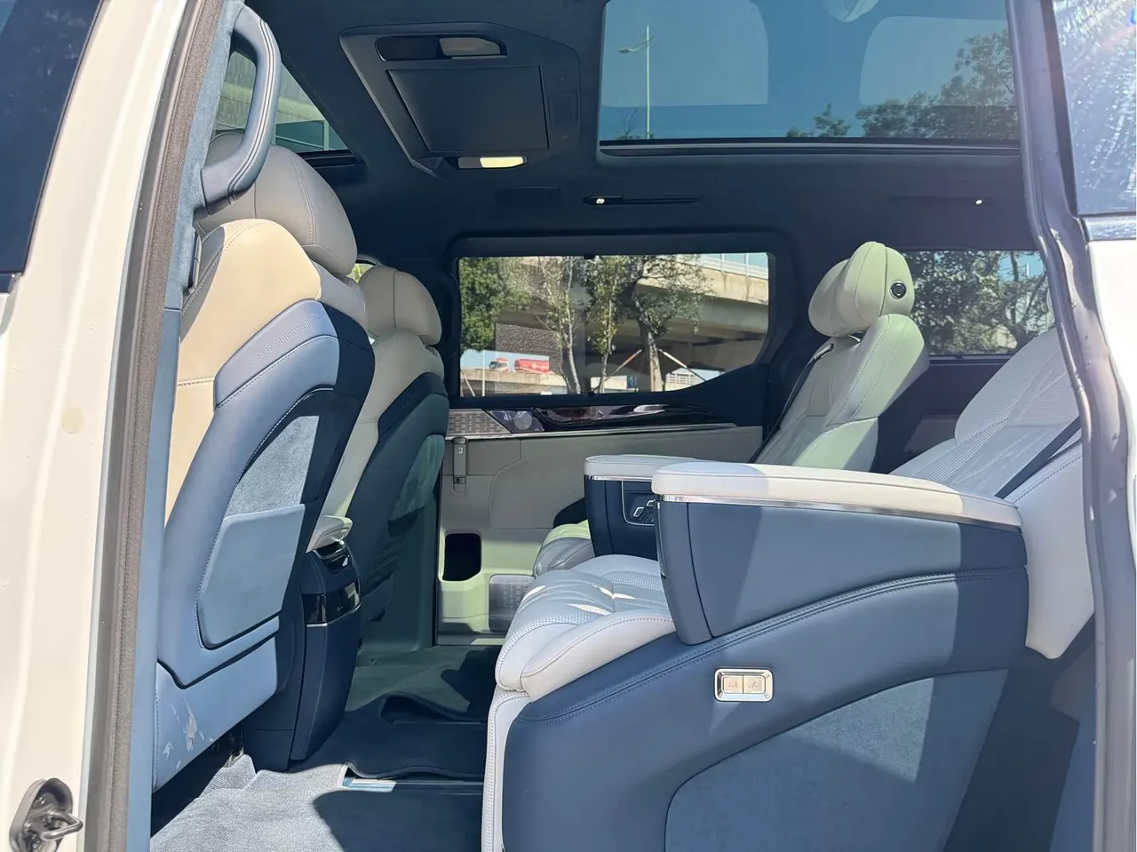 Zeekr 2024 Zeekr 009 seven-seat aisle version four-wheel drive 108kWh automatic gear 5