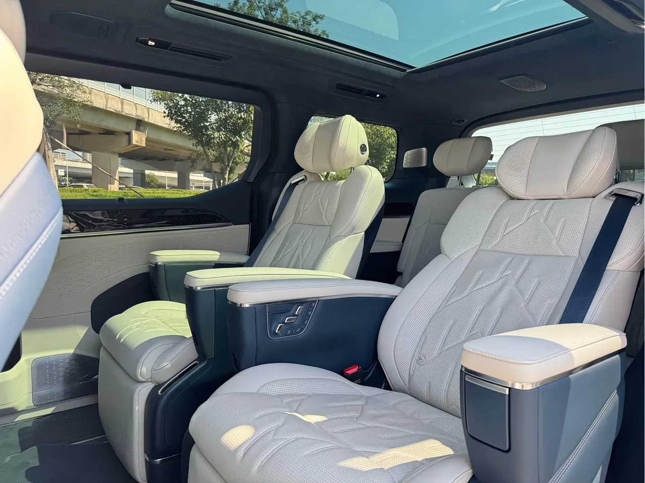 Zeekr 2024 Zeekr 009 seven-seat aisle version four-wheel drive 108kWh automatic gear 6