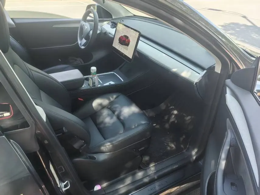 Tesla 2024 Model Y rear-wheel drive version automatic transmission 3