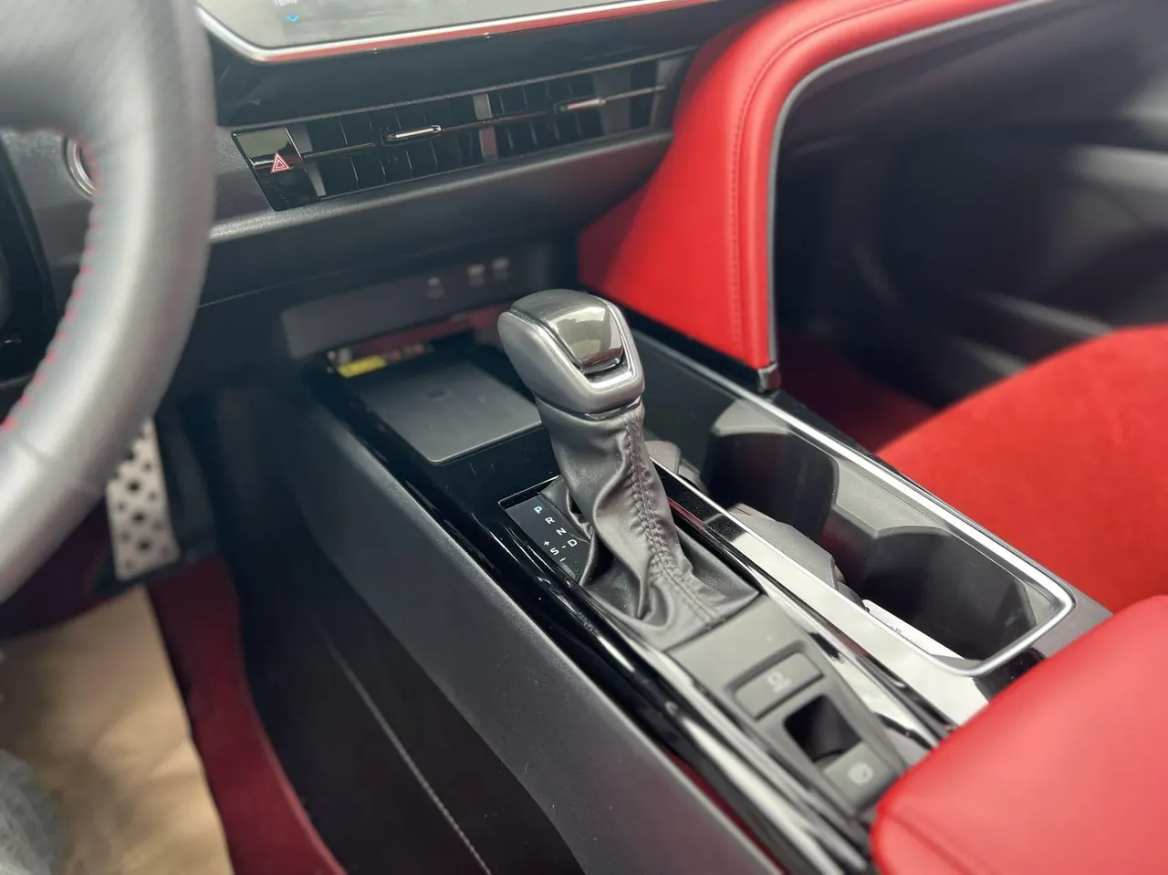 Toyota 2024 Camry Dual Engine 2.0HS Stepless Sports Edition Automatic Gear 9