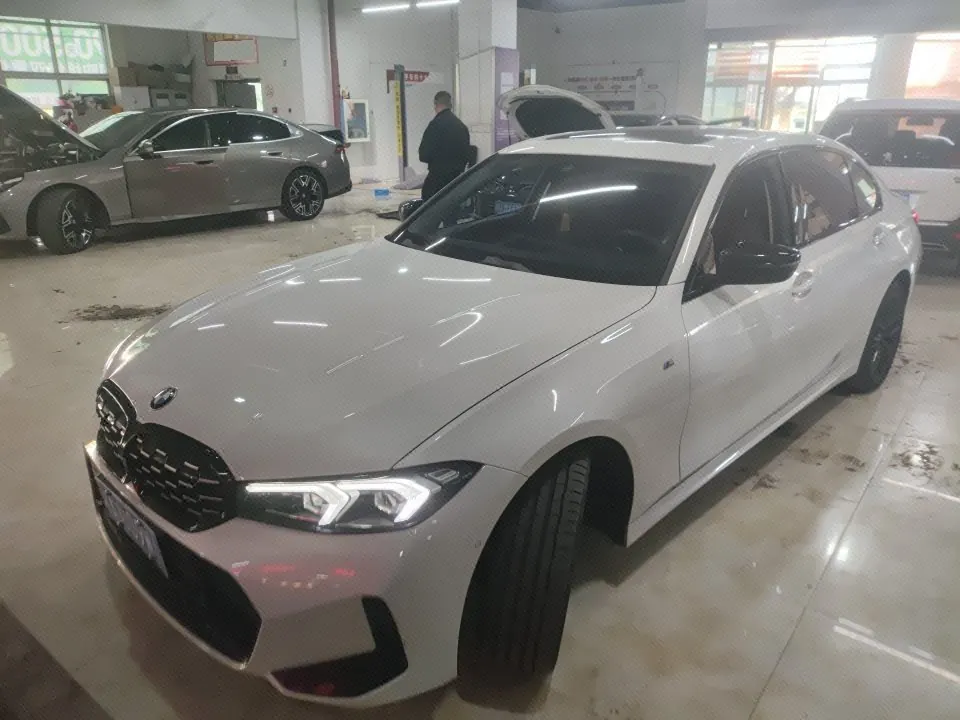 打开图片灯箱:BMW 3 Series 2024 325Li 2.0T M Sports Obsidian Night Suit Automatic Gear