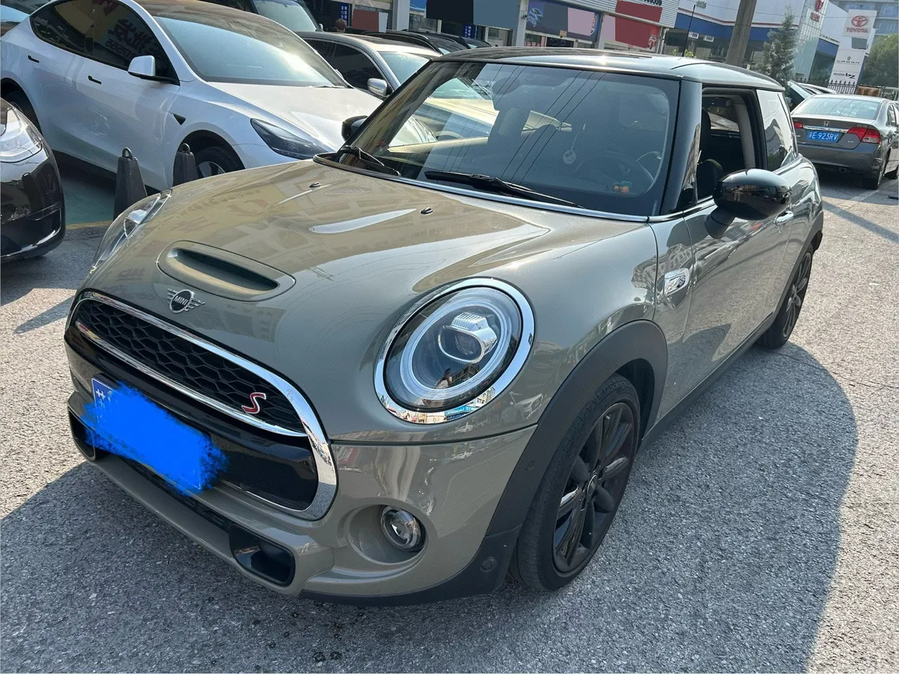 Open image lightbox: MINI Mini (imported) 2020 Mini Cooper S 2.0T classic automatic gear