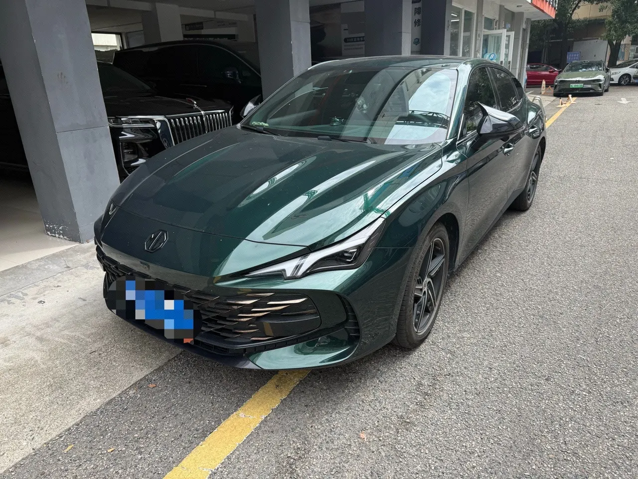 Открыть галерею: MG 2023 MG7 1.5T to US Deluxe Edition Automatic Gear
