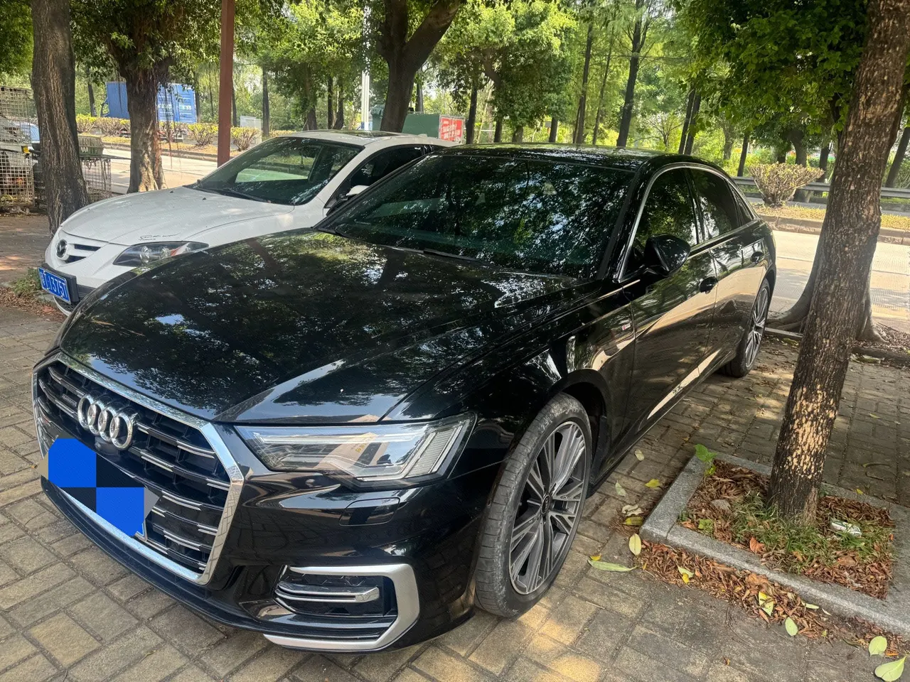 Открыть галерею: Audi 2024 A6L 2.0TFSI 45TFSI Quattro Selected Dynamic Automatic