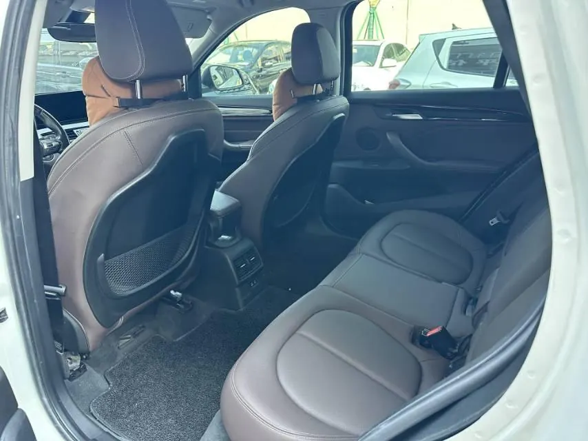 BMW 2020 X1 sDrive20Li 1.5T exclusive automatic gear 4