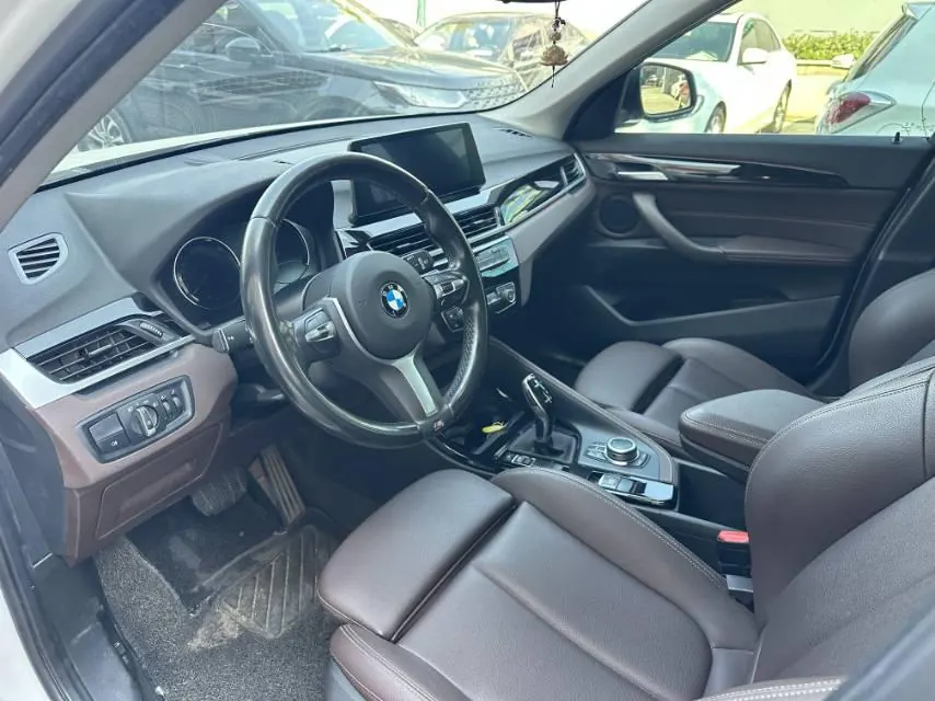 BMW 2020 X1 sDrive20Li 1.5T exclusive automatic gear 5