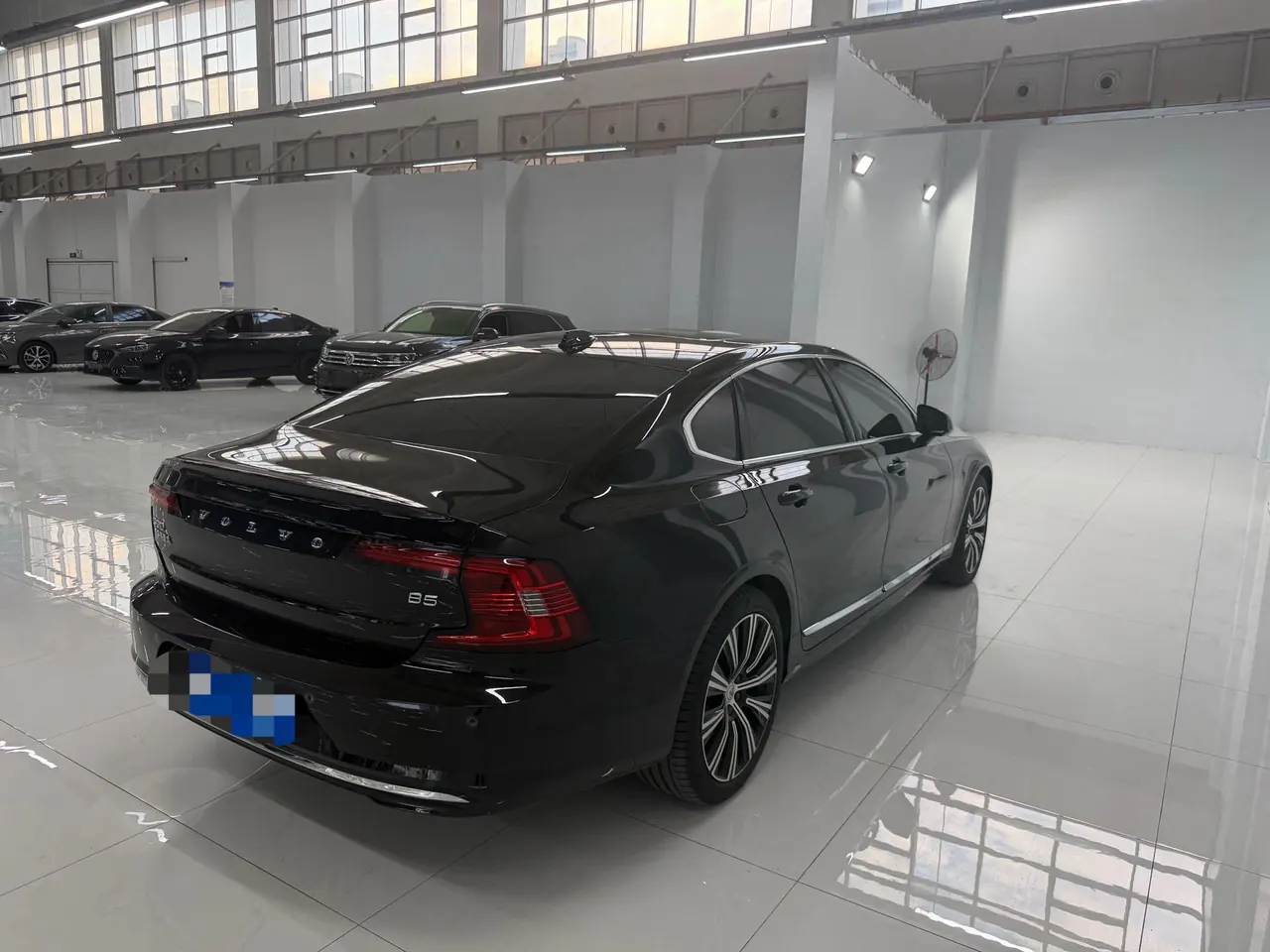 Volvo 2025 S90 48V 2.0T B5 Zhiyuan Deluxe Edition Automatic Gear 2