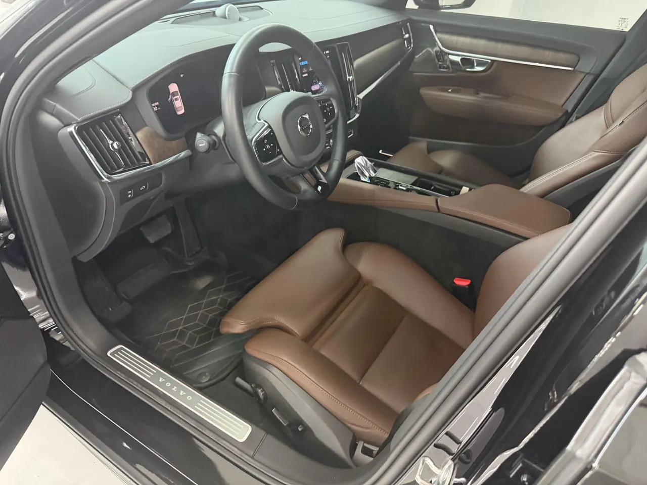 Volvo 2025 S90 48V 2.0T B5 Zhiyuan Deluxe Edition Automatic Gear 4