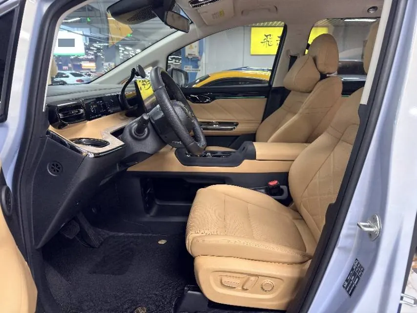 GAC Trumpchi 2024 E8 2.0 150km MAX Automatic Transmission 3
