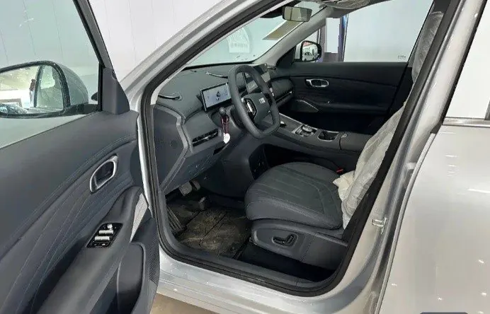 Geely Galaxy 2026 Starship 7 EM-i 1.5 135km Smart Navigation Edition Automatic Gear 4