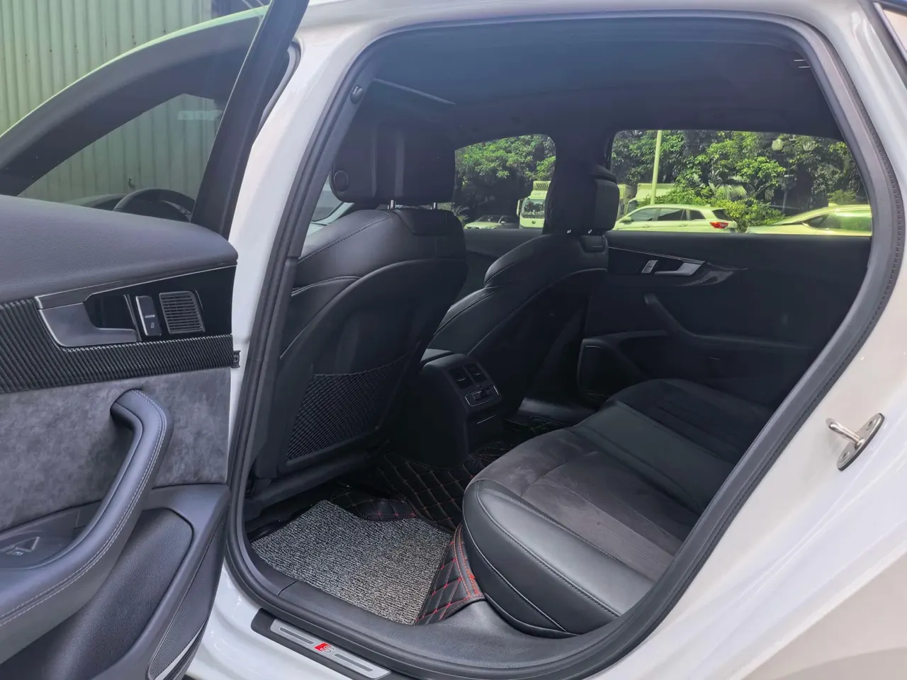 Audi 2024 A4L 2.0TFSI 45TFSI Quattro Selected Dynamic Automatic 3