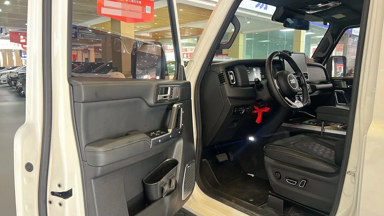 212 2024 T01 2.0T Explorer Automatic 10