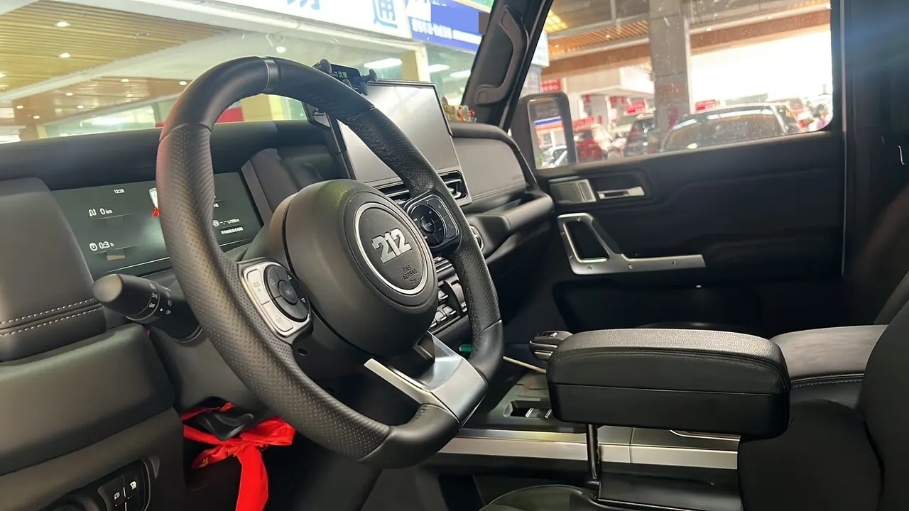 212 2024 T01 2.0T Explorer Automatic 11