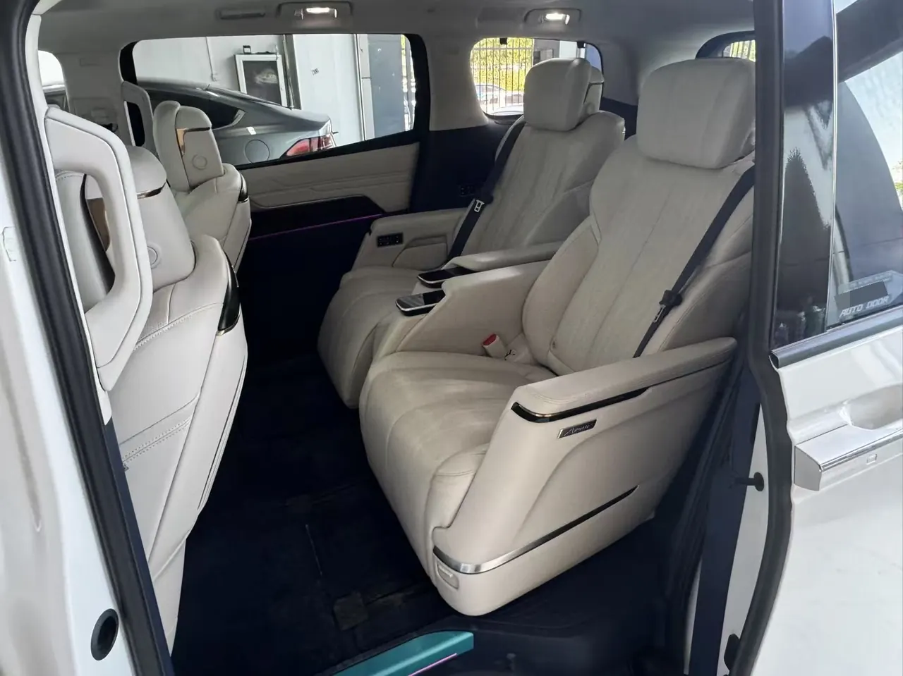 Buick 2023 Century 48V 2.0T Yunshi Edition 7-seat Automatic Gear 2
