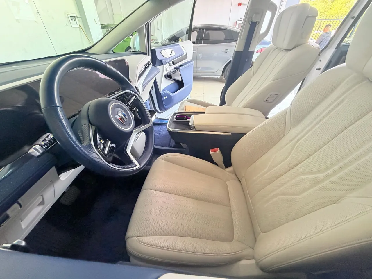 Buick 2023 Century 48V 2.0T Yunshi Edition 7-seat Automatic Gear 2