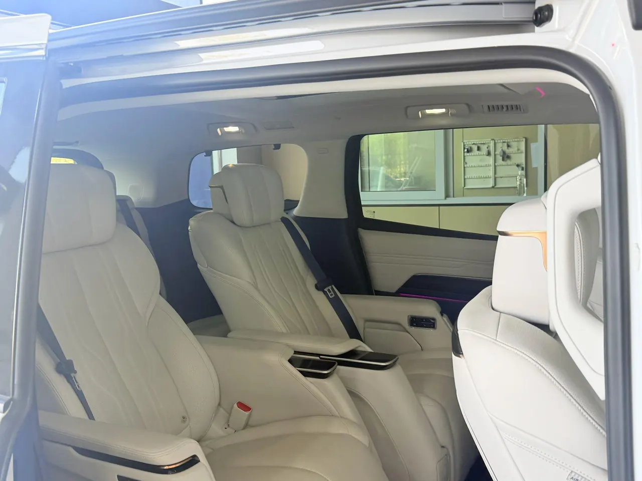 Buick 2023 Century 48V 2.0T Yunshi Edition 7-seat Automatic Gear 3