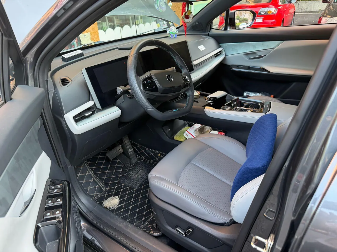 Chang 'an 2023 UNI-T 1.5T Premium Automatic Gear 4