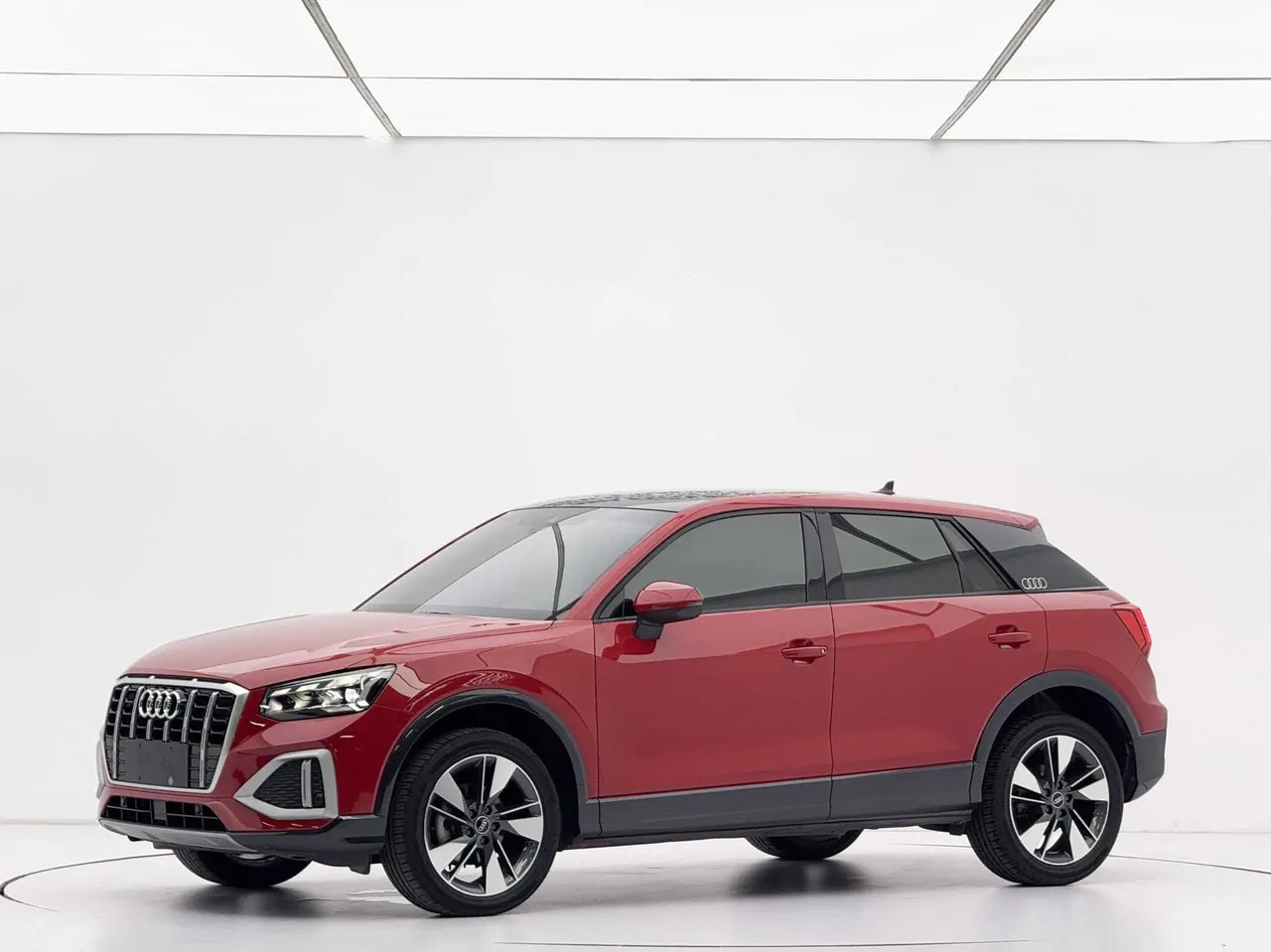 Открыть галерею: Audi 2022 Q2L 1.4TFSI 35TFSI Fashion Elegant Automatic