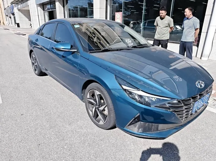 Hyundai 2021 Elantra -3-compartment 1.5 stepless LUX premium automatic gear 2