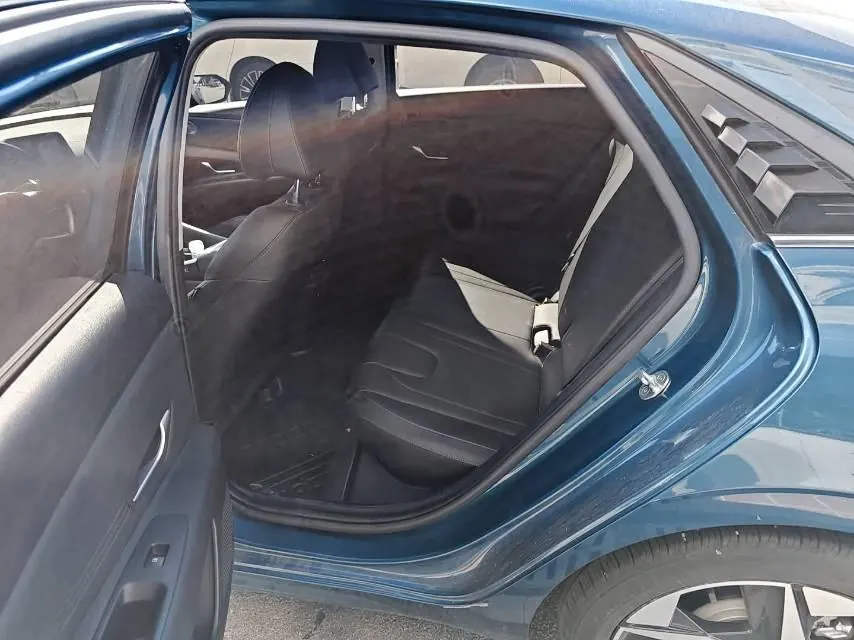Hyundai 2021 Elantra -3-compartment 1.5 stepless LUX premium automatic gear 4