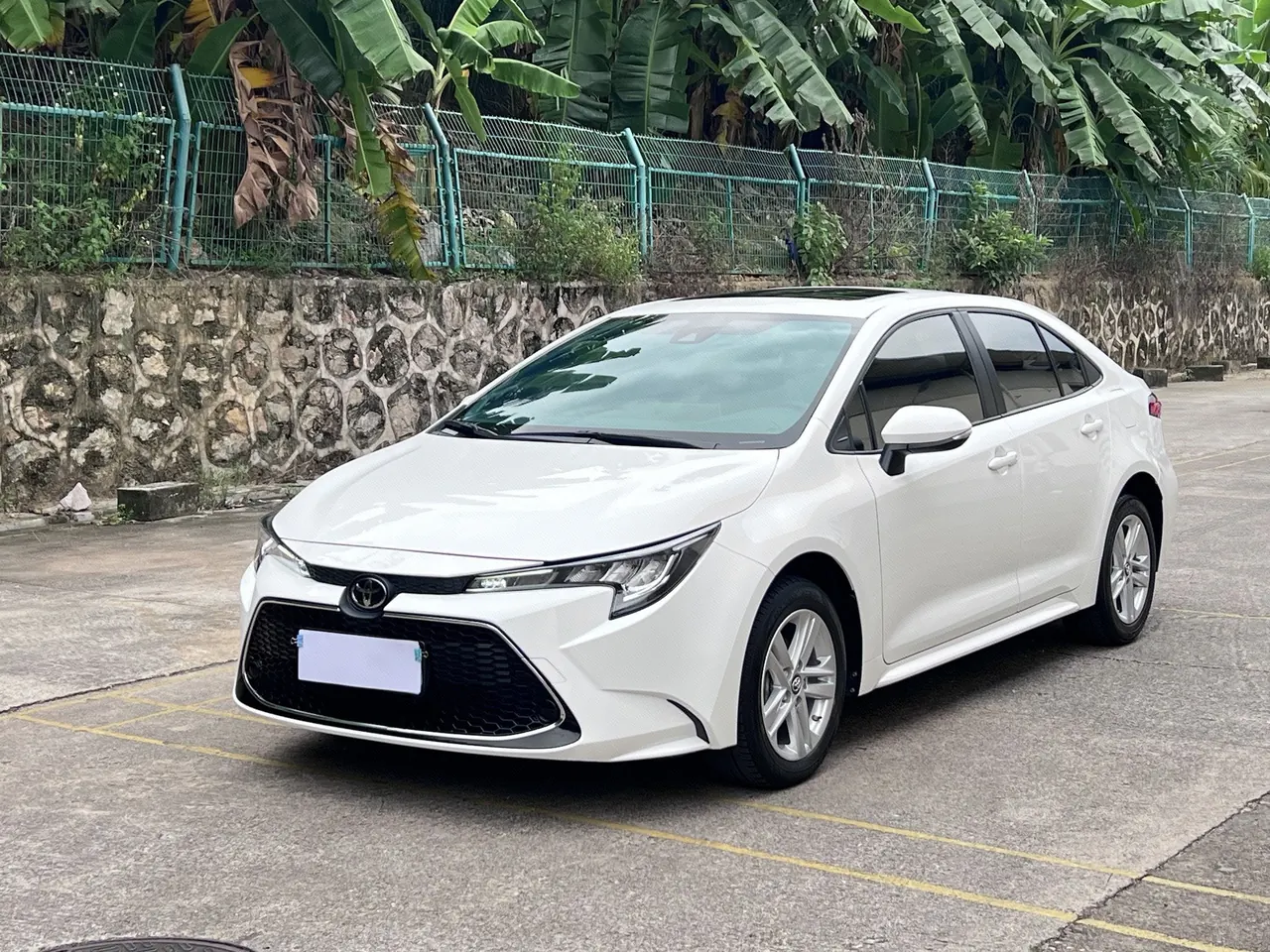Открыть галерею: Toyota 2022 Lei Ling 1.2T Stepless 185T Deluxe Automatic Gear