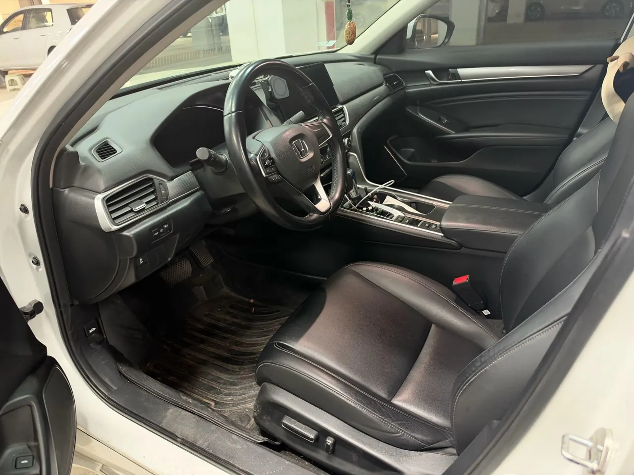 Honda 2022 10th Generation Accord 1.5T Stepless 260TURBO Deluxe Automatic Gear 3