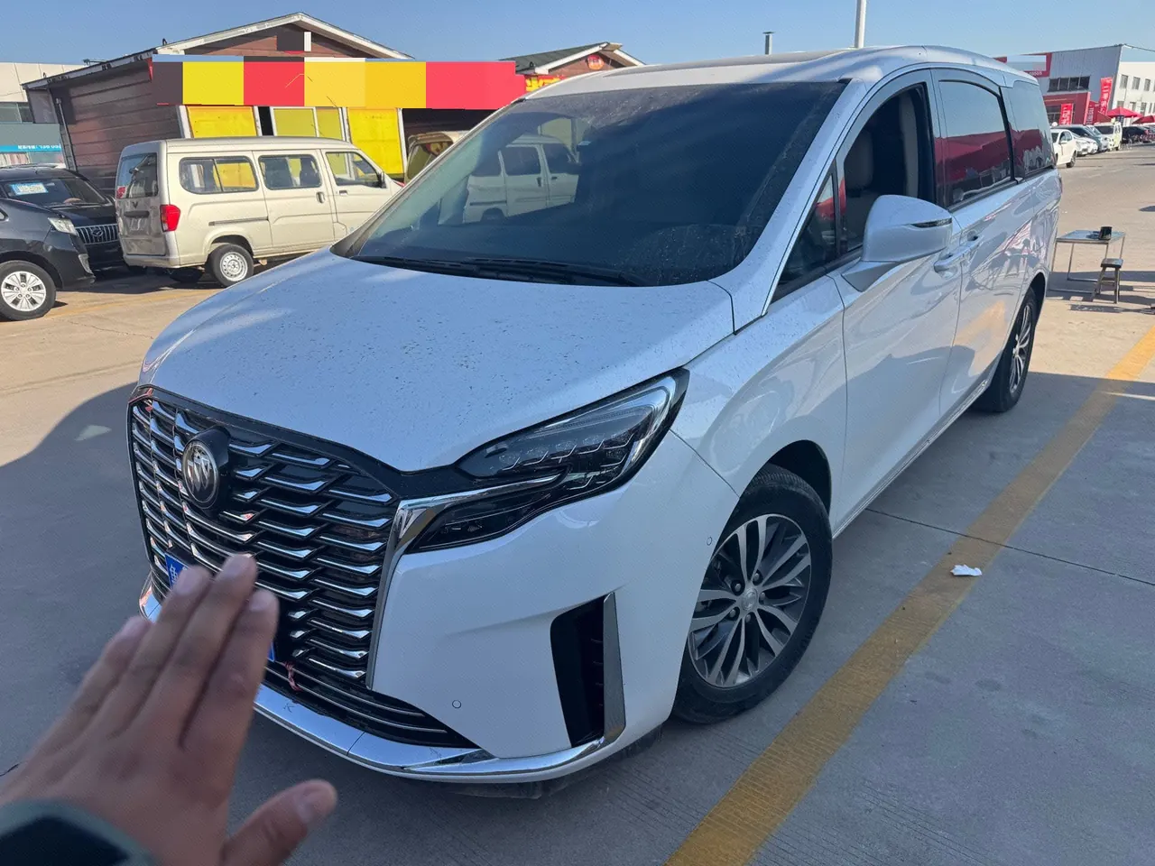 Открыть галерею: Buick 2022 GL8 ES Lu Zun 2.0T 653T Exclusive Automatic Gear