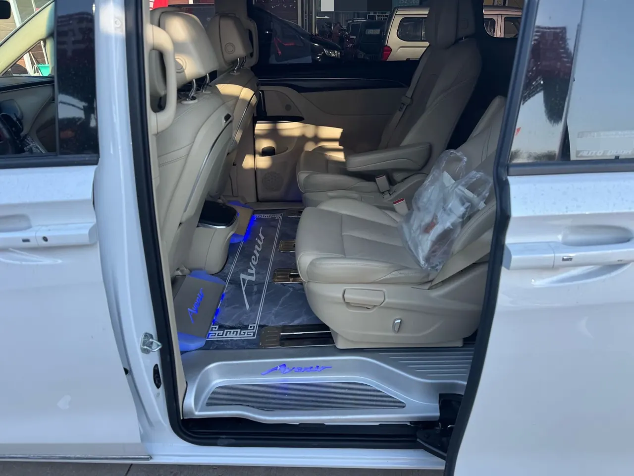 Buick 2022 GL8 ES Lu Zun 2.0T 653T Exclusive Automatic Gear 3